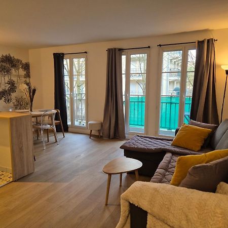 Appartement Cosy Pres Du Rer เชสซี ภายนอก รูปภาพ