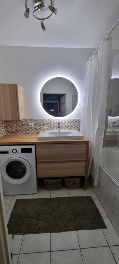Appartement Cosy Pres Du Rer เชสซี ภายนอก รูปภาพ