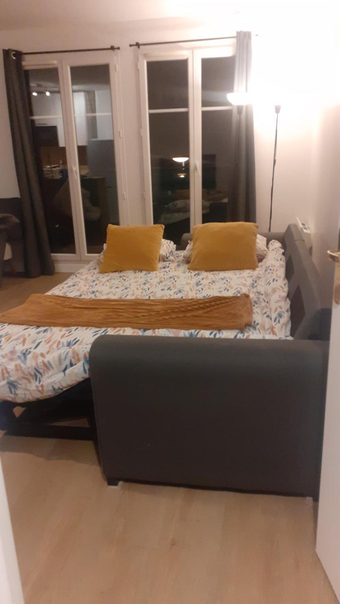 Appartement Cosy Pres Du Rer เชสซี ภายนอก รูปภาพ