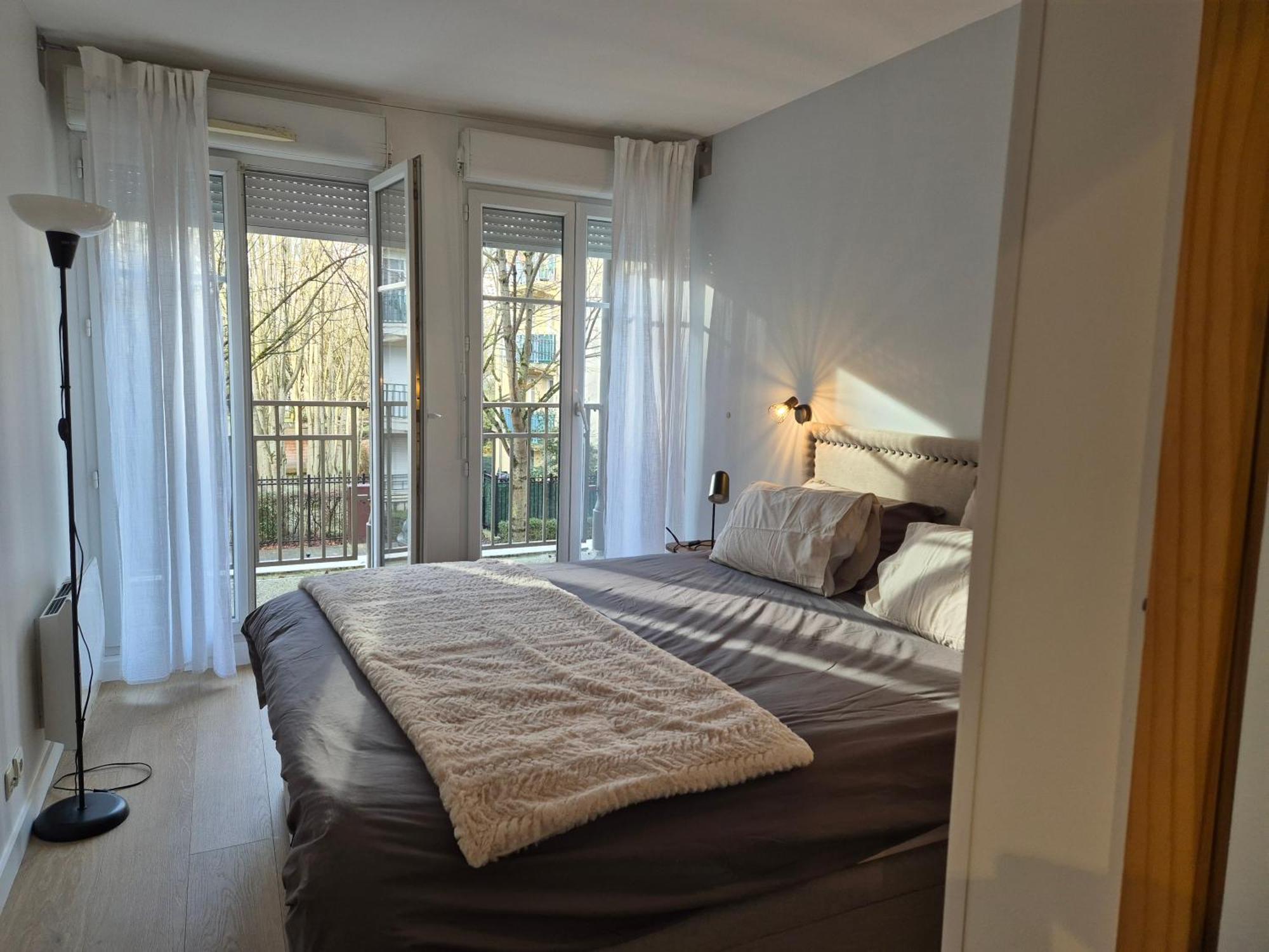Appartement Cosy Pres Du Rer เชสซี ภายนอก รูปภาพ