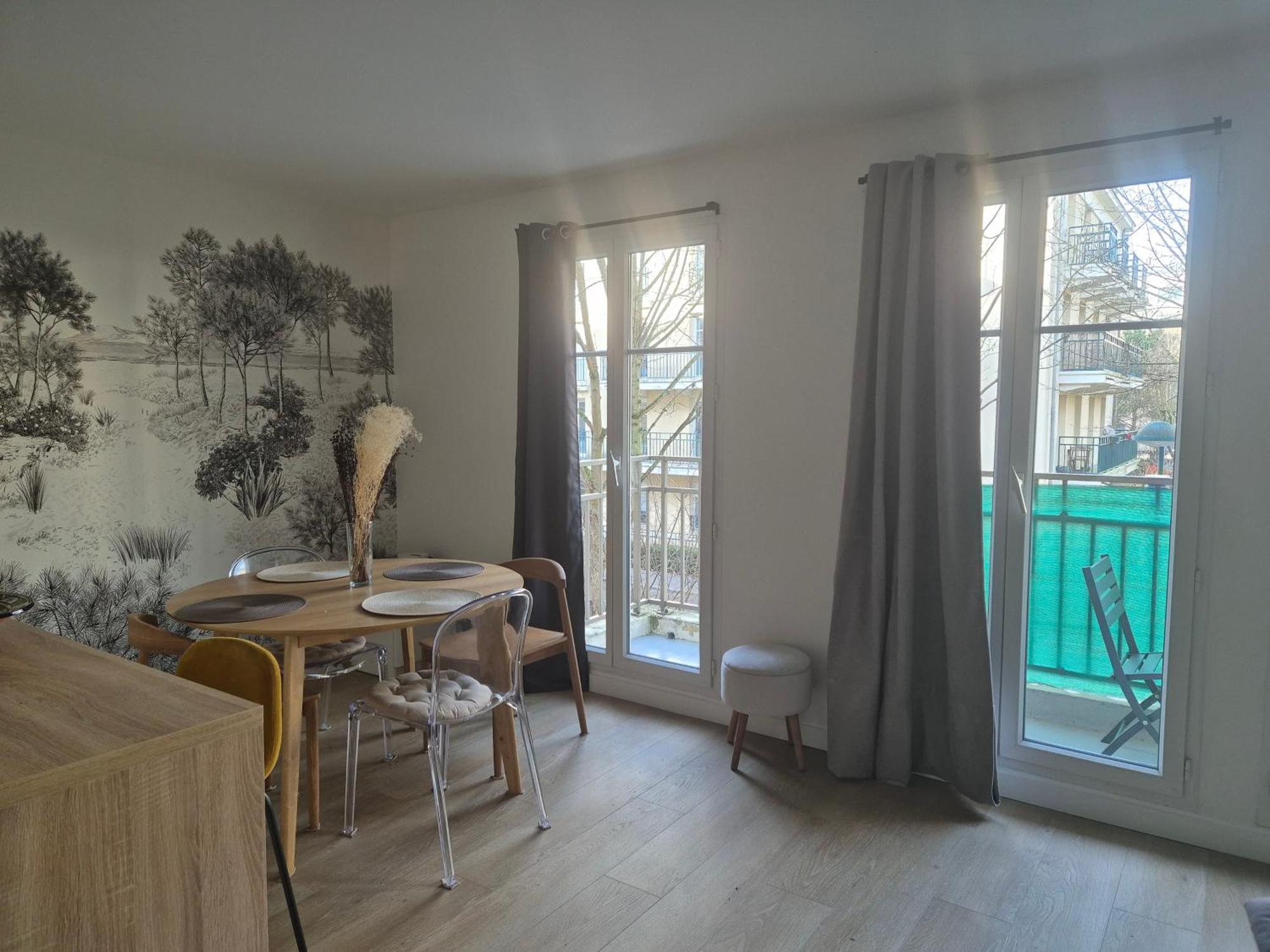 Appartement Cosy Pres Du Rer เชสซี ภายนอก รูปภาพ